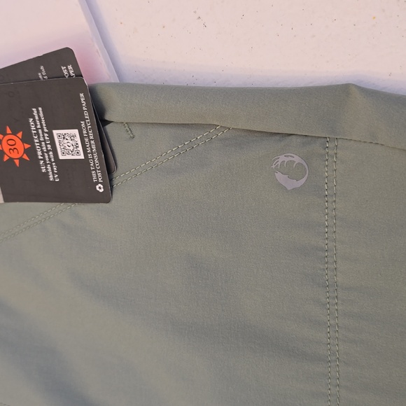 NWT The American Outdoorsman Women's Performance Shorts Size XL Sage Green - Picture 17 of 17